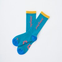 「IN MY DEN」第2弾アイテムのソックス（ブルー / M・L 各税込2500円）