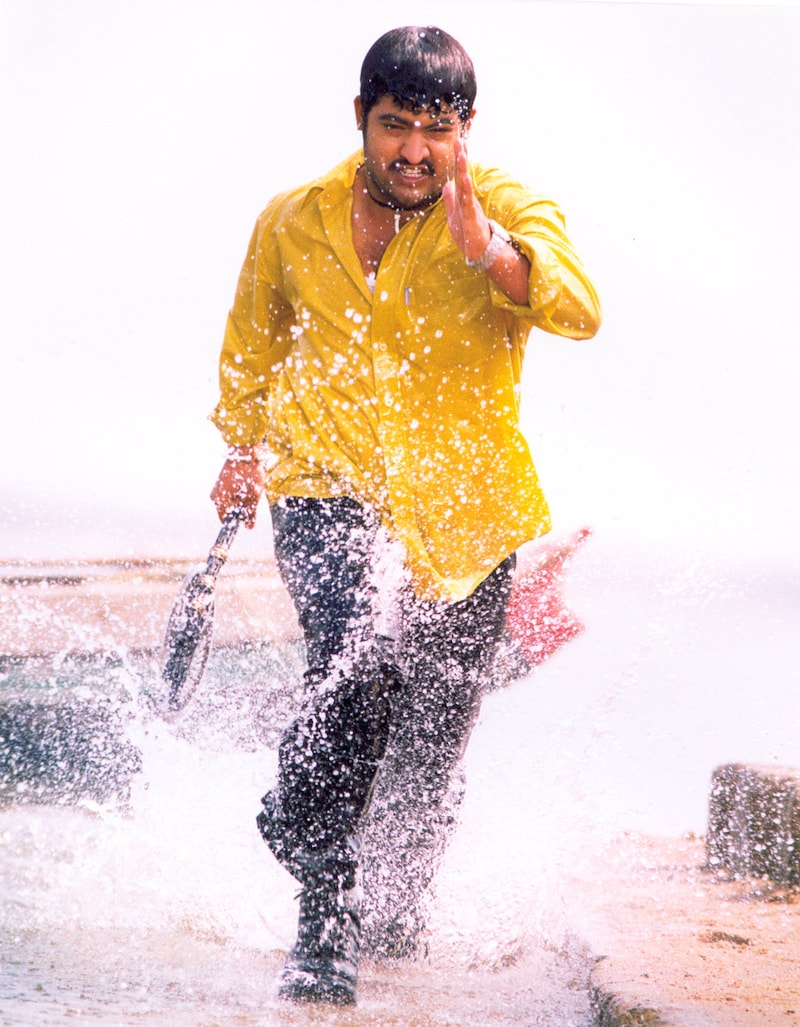 「シンハードリ」場面写真。民を守る使命を負った男・シンハードリは壮絶な戦いに身を投じる