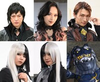 上段左からランゴ・ストマック役の塚本高史、グロッタ・ストマック役の千歳まち、ニエルブ・ストマック役の滝澤諒。下段左からシータ・ストマック役の川崎帆々花、ジープ・ストマック役の古賀瑠、多田野曜平が声を当てるデンテ・ストマック