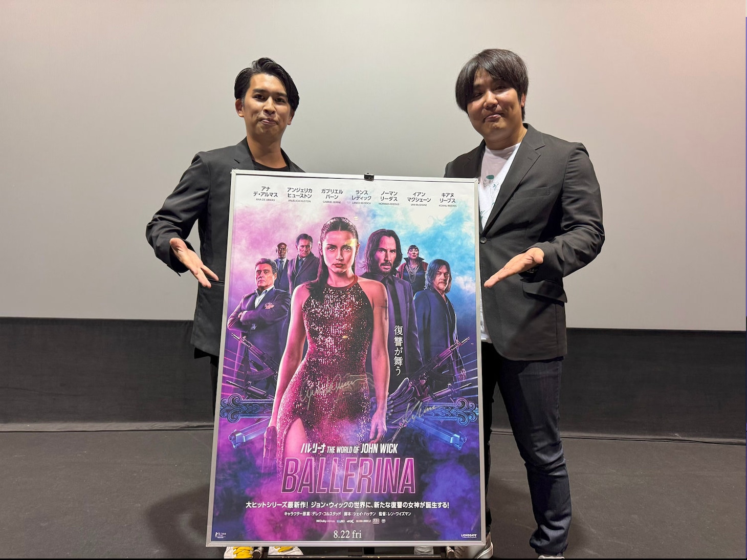 映画「ジョン・ウィック」シリーズのオールナイト上映イベントの様子。左からジャガモンド斉藤、川本耕史