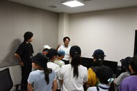 編集ルームでの見学の様子