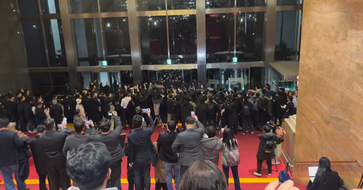 「非常戒厳前夜」場面写真