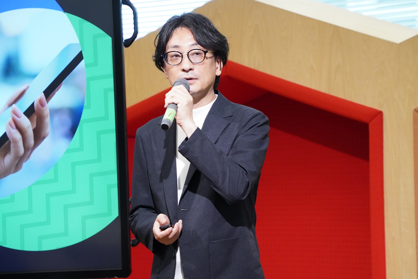 有本恭史氏