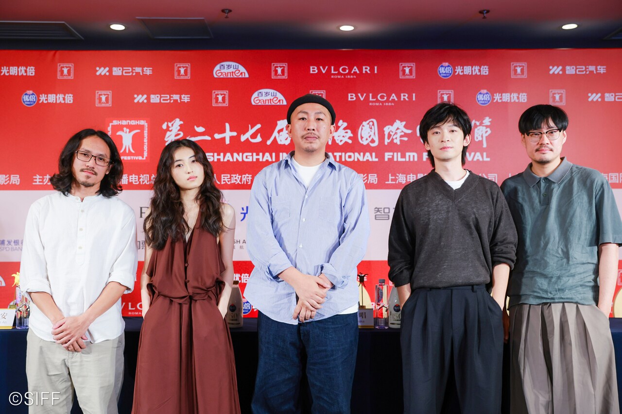 第27回上海国際映画祭アジア新人賞部門の審査員。左からファム・ティエン・アン、チャン・ツィフォン（張子楓）、三宅唱、ドン・ズージェン（董子健）、ナワポン・タムロンラタナリット