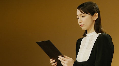 ETV特集「ヒロシマからの手紙 “原爆”を綴ったアメリカ人たち」で手紙を朗読する吉岡里帆