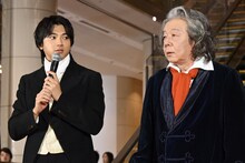 左から山田裕貴、古田新太