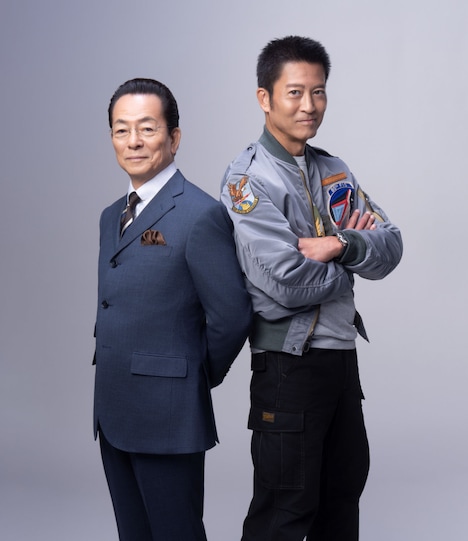 左から杉下右京役の水谷豊、亀山薫役の寺脇康文