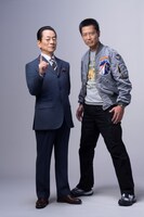 左から杉下右京役の水谷豊、亀山薫役の寺脇康文