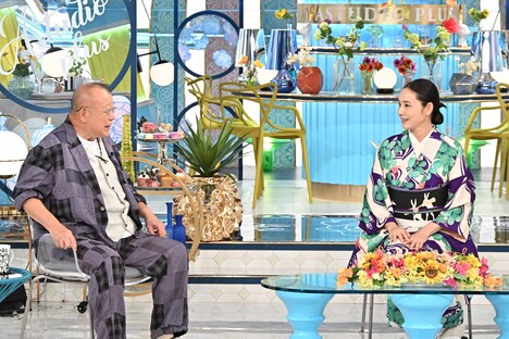 「A-Studio+」8月22日放送回の様子。左から笑福亭鶴瓶、吉田羊