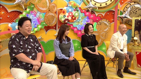 「有吉のお金発見 突撃！カネオくん」8月24日放送回の様子。左から伊集院光、新内眞衣、檀れい、高橋克実