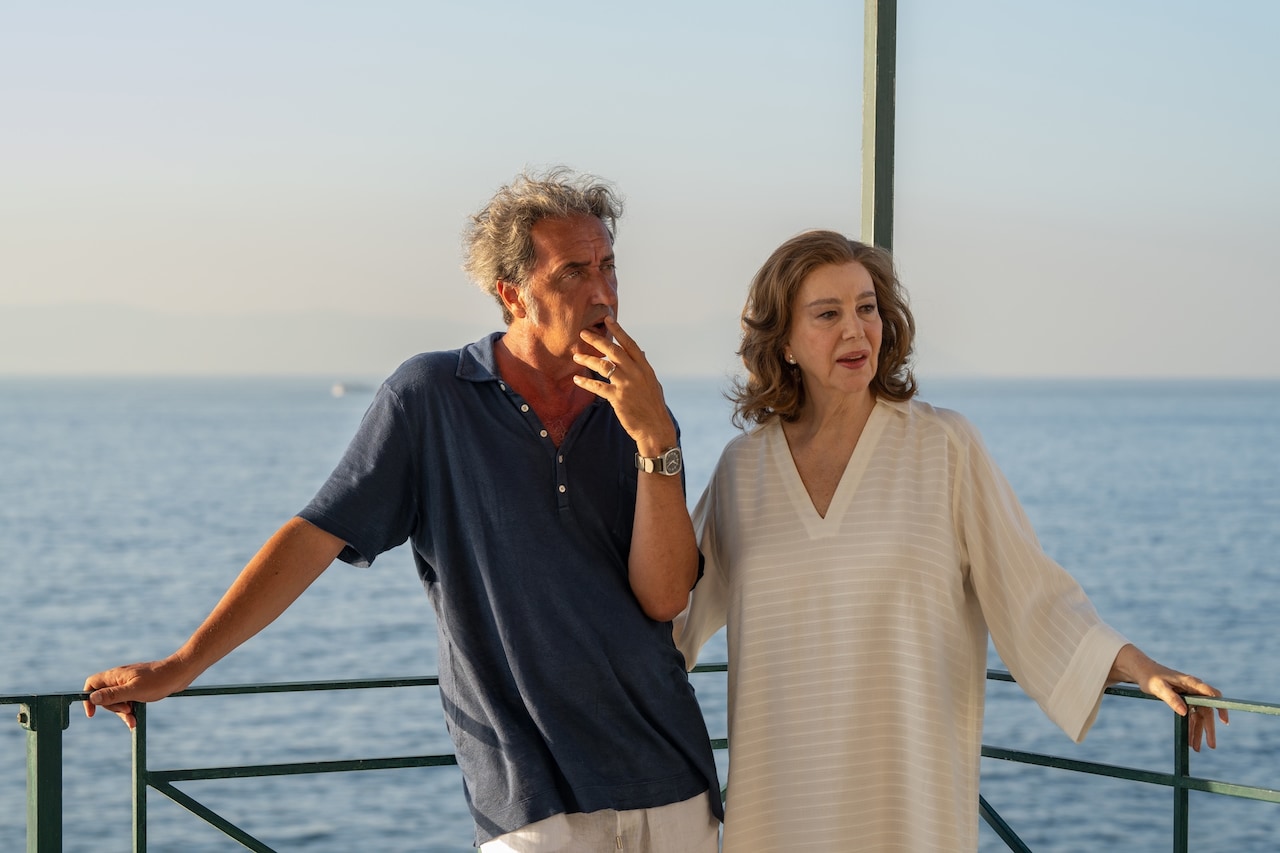 「パルテノペ ナポリの宝石」メイキング写真。左からパオロ・ソレンティーノ、ステファニア・サンドレッリ