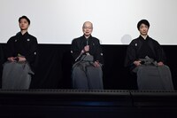 左から野村裕基、野村万作、野村萬斎