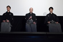 左から野村裕基、野村万作、野村萬斎