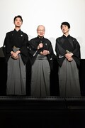 左から野村裕基、野村万作、野村萬斎