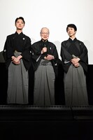 左から野村裕基、野村万作、野村萬斎