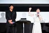 左から阿部寛、芦田愛菜