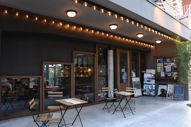 OttO外観。段差のある窓は、シアター内の座席を表現している