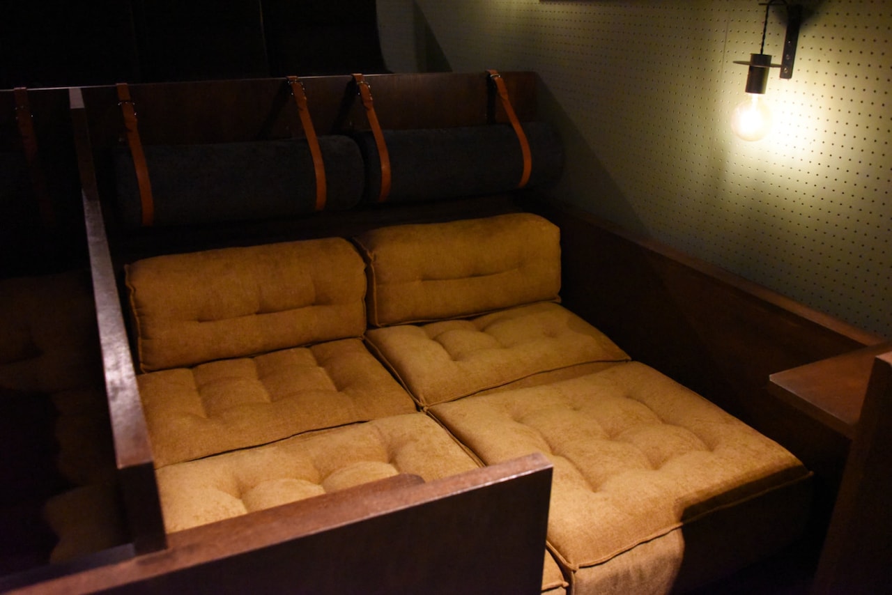 2人掛けソファクッション席（全8席）