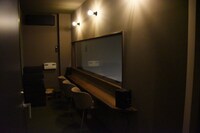 シアター横に設置された親子観賞室。
人の大勢いる場所が苦手な子供や、小さな子供連れの人も、安心して映画を楽しむことができる。大人だけでの利用も可