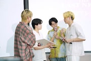 “青春あるある”について話し合う男子チーム。左から吉田剛明、鈴木福、櫻井海音、眞栄田郷敦