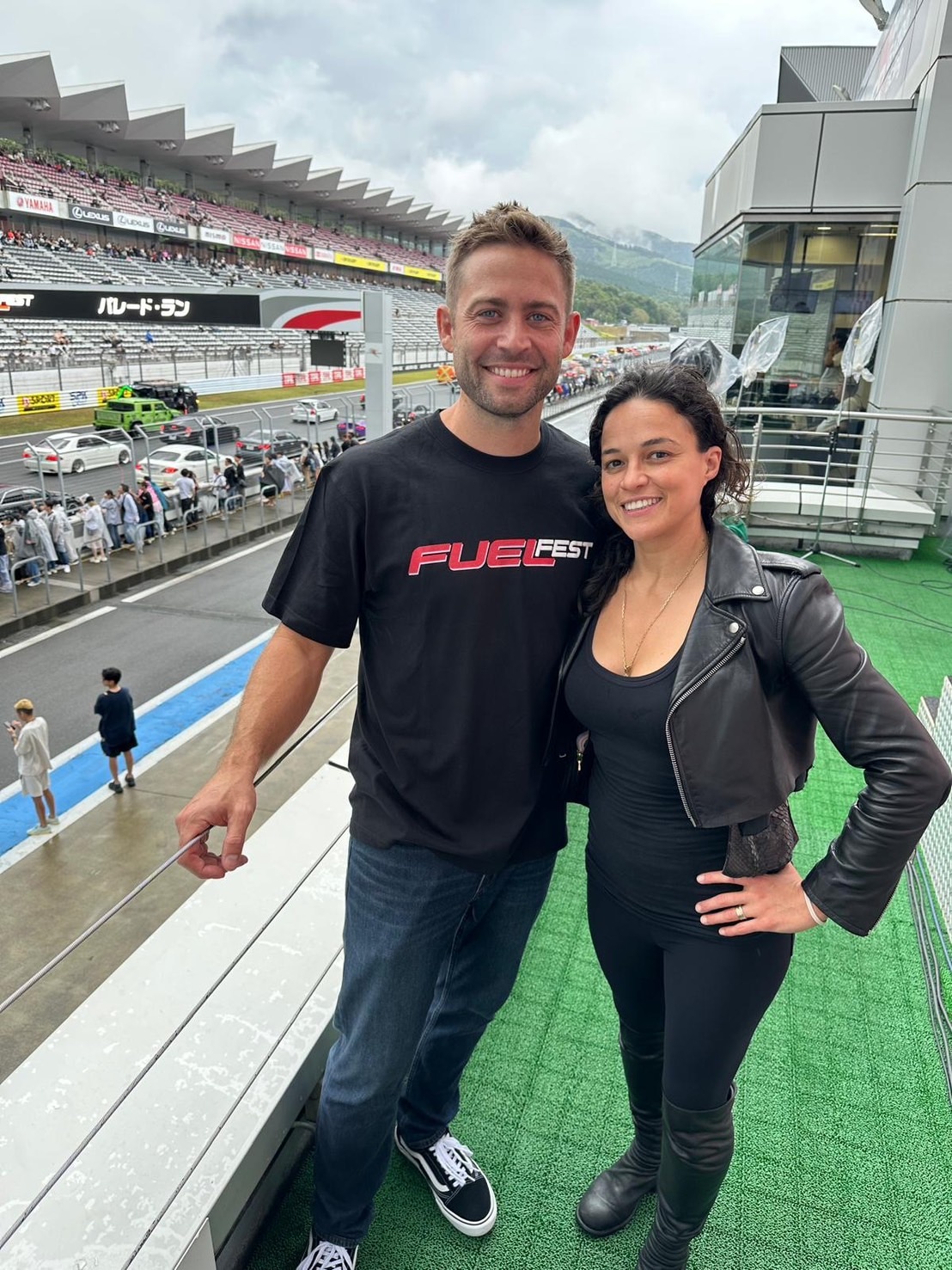 「FUELFEST JAPAN 2025」の様子。左からコディ・ウォーカー、ミシェル・ロドリゲス