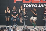 「FUELFEST JAPAN 2025」の様子。安定しない天候だったが楽しそうなミシェル・ロドリゲス（中央）とコディ・ウォーカー（左）
