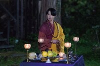 「火喰鳥を、喰う」の新場面写真。宮舘涼太演じる北斗総一郎