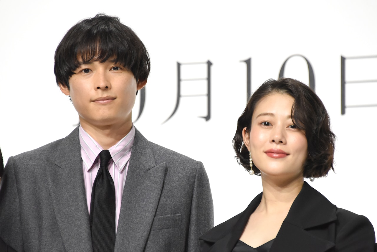 「秒速5センチメートル」完成報告会の様子。左から松村北斗、高畑充希
