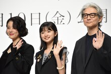「秒速5センチメートル」完成報告会より、左から高畑充希、白山乃愛、吉岡秀隆