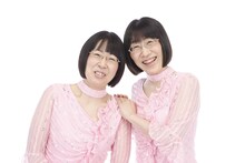 阿佐ヶ谷姉妹。左から木村美穂（蛙の声）、渡辺江里子（蛇の声）
