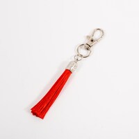 刺繍ポーチ（税込3520円）のタッセル