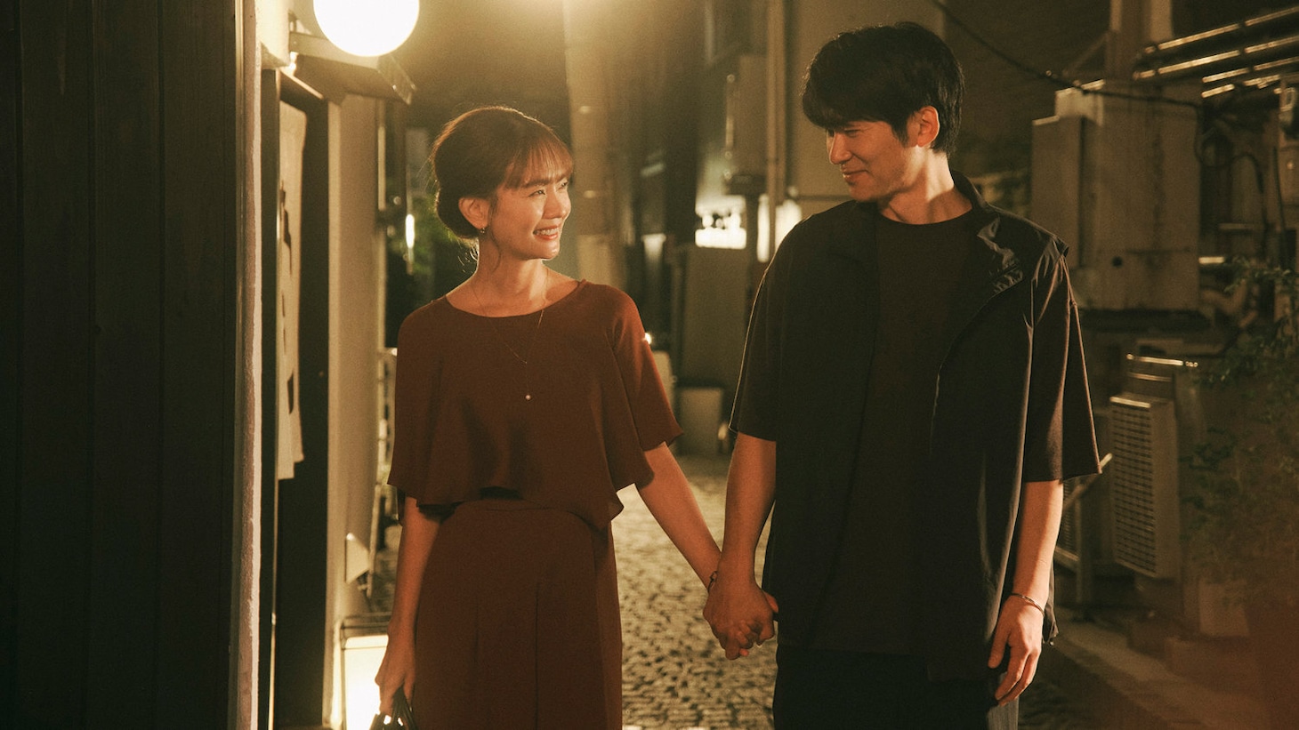「セフレと恋人の境界線」内の短編「結婚学入門」より、左から池上紗南（中村ゆり）、竹林圭太（永岡佑）