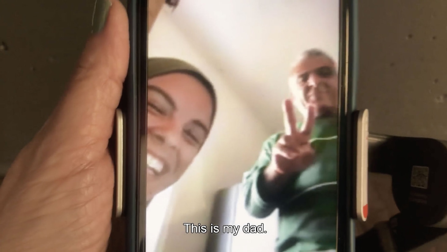 「手に魂を込め、歩いてみれば」場面写真 ©︎Sepideh Farsi Reves d'Eau Productions