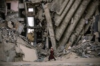 「手に魂を込め、歩いてみれば」場面写真 ©Fatma Hassona