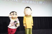 走り回る野原しんのすけ（左）と、冷静なボーちゃん（右）