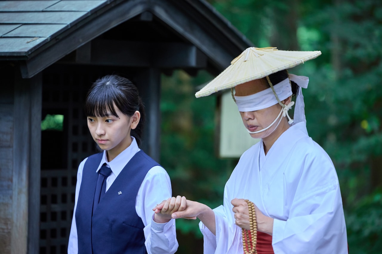 渡辺真起子が女人救済の儀式に参加、15年ぶり単独主演作「無明の橋」初映像