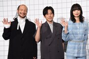 左から河内大和、二宮和也、小松菜奈