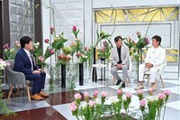 「日曜日の初耳学」のコーナー「インタビュアー林修」での林修（左）、織田裕二（中央）、石黒賢（右）