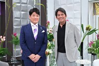 「日曜日の初耳学」のコーナー「インタビュアー林修」の林修（左）、織田裕二（右）