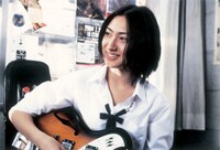 映画「リンダ リンダ リンダ 4K」場面写真。香椎由宇演じるギター担当の立花恵