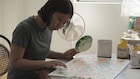 ロッカクアヤコが指で描いた絵を彫師・摺師が浮世絵に、映画「バレンと小刀」新映像