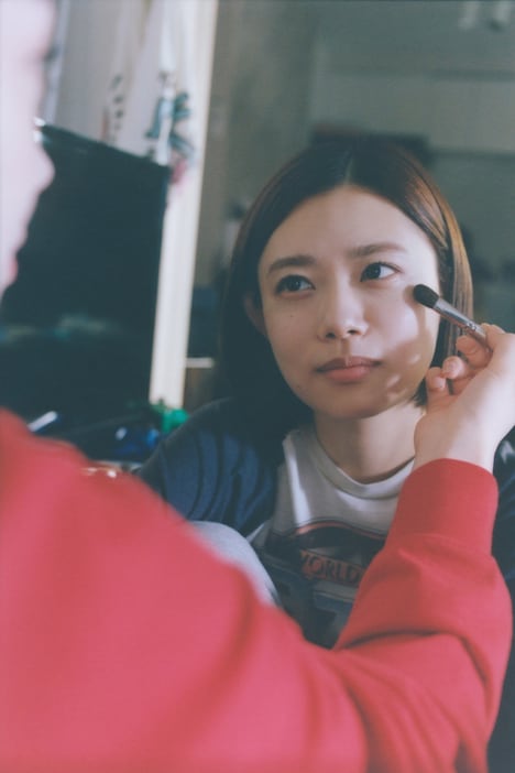 映画「ミーツ・ザ・ワールド」新場面写真