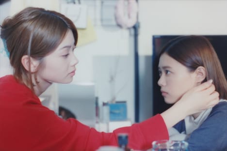 映画「ミーツ・ザ・ワールド」新場面写真