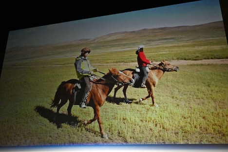 坂東龍汰が披露した、中学の修学旅行で訪れたモンゴルでの写真