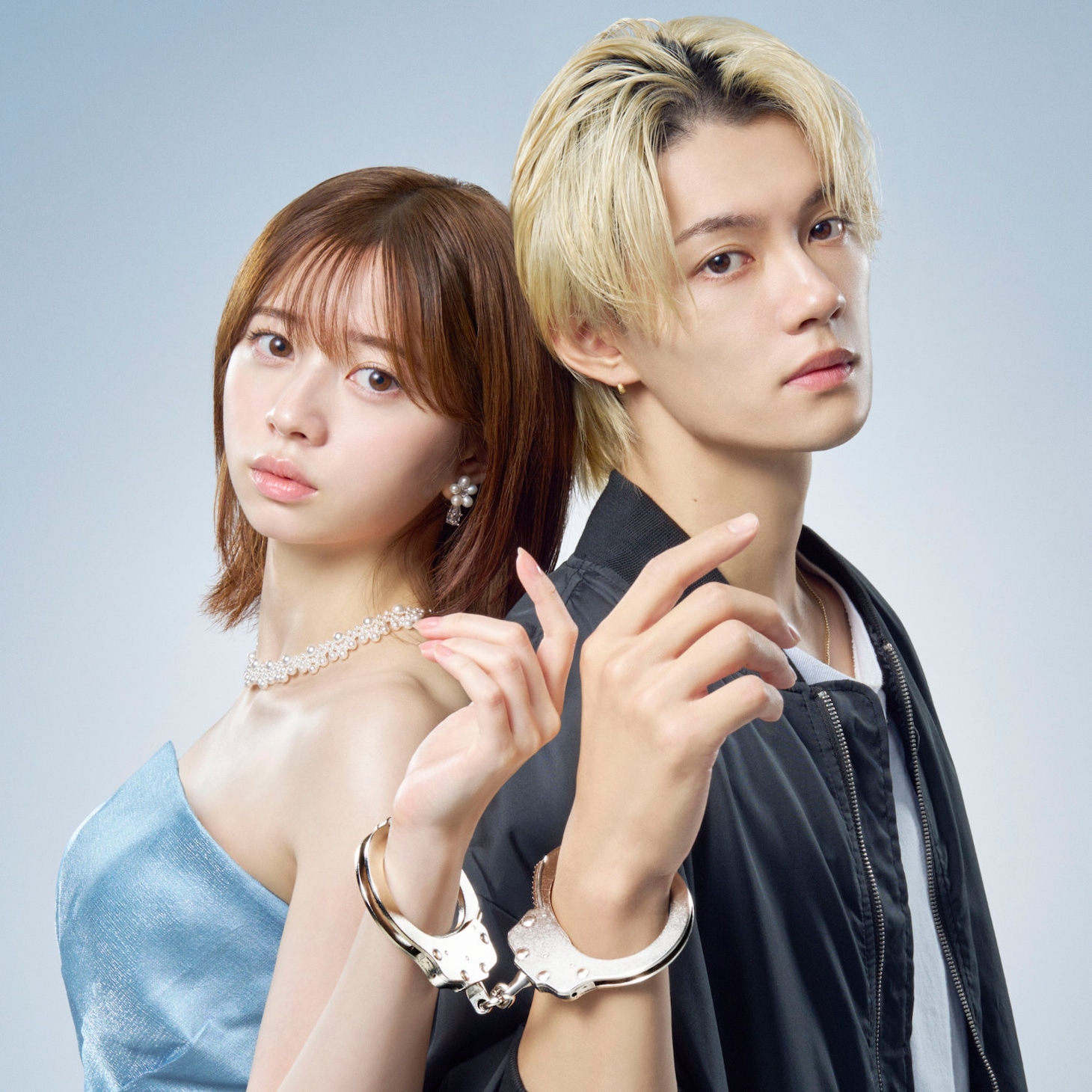 「ESCAPE それは誘拐のはずだった」八神結以役の桜田ひより（左）、林田大介役の佐野勇斗（右）