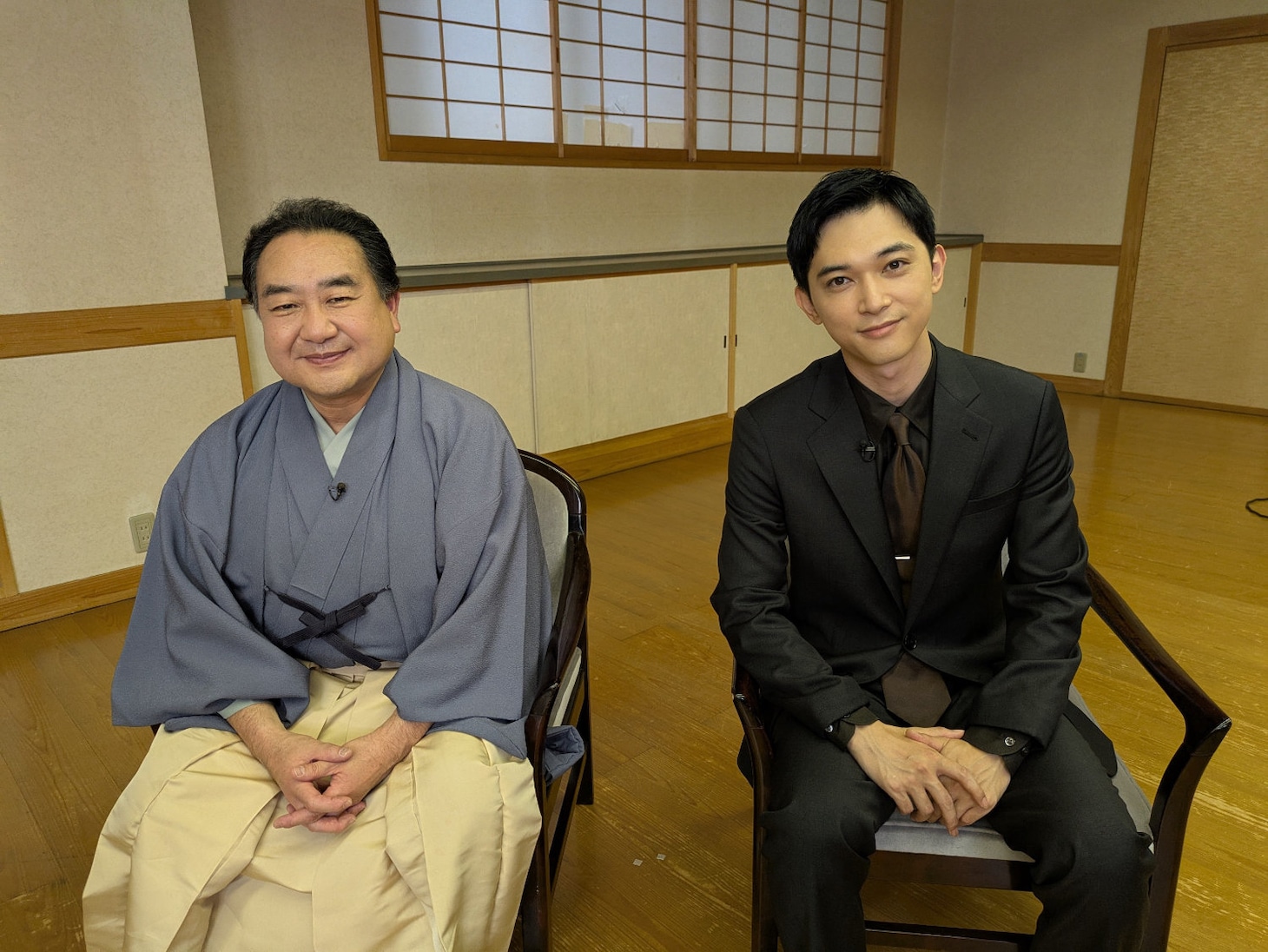 「『スイッチインタビュー』吉沢亮×四代目中村鴈治郎」より、吉沢亮（右）と中村鴈治郎（左）