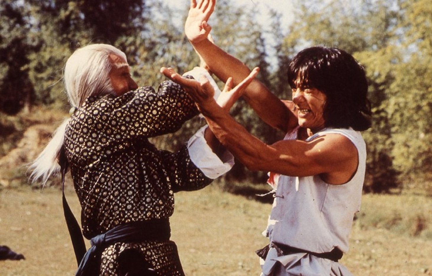 「クレージー・モンキー 笑拳」場面写真 © 2010 Fortune Star Media Limited. All Rights Reserved.
