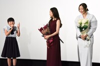 左から鈴木碧桜、二階堂ふみ、広瀬すず