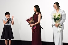 左から鈴木碧桜、二階堂ふみ、広瀬すず