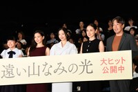 左から鈴木碧桜、二階堂ふみ、広瀬すず、吉田羊、石川慶